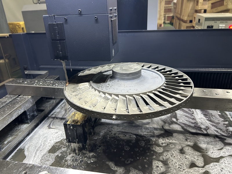 EDM com corte de fio CNC